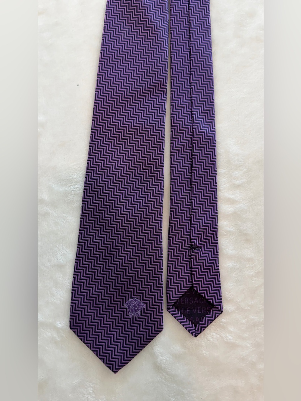 VERSACE MEDUSA GEOMETRIC SILK NECKTIE MENS ONE SIZE PURPLE CHEVRON ITALY LUXURY